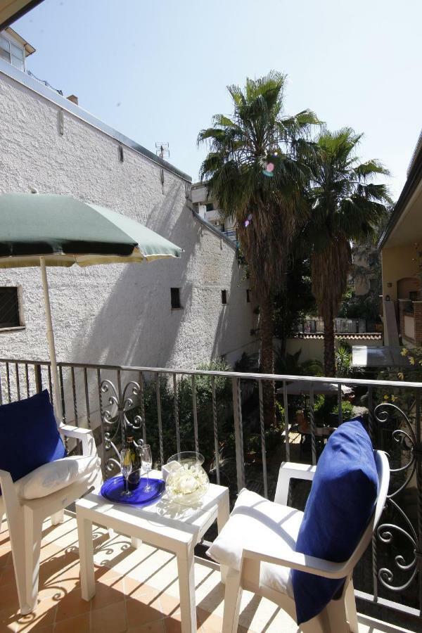 Residenza D'Epoca B&B Celeste Caserta Bagian luar foto